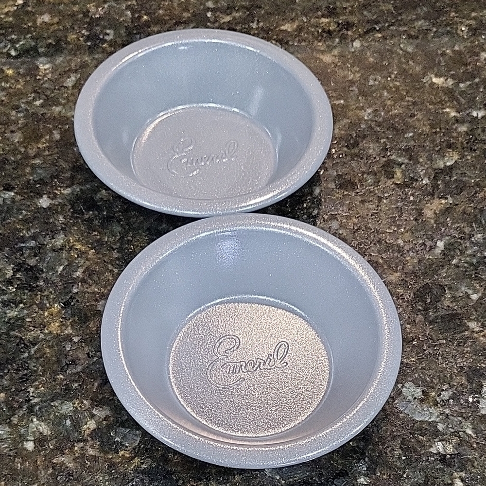 Emeril Lagasse Aluminized Steel Nonstick Round  Pot Pie Pan